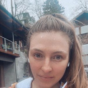 Meet your Posher, Caitlyn